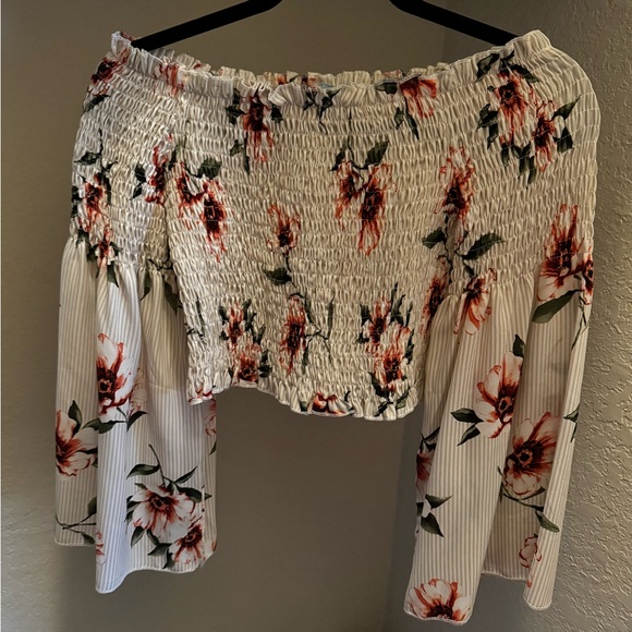 SUMMER OFF SHOULDER BEIGE ELASTIC FLORAL PRINT TOP WITH BELL SLEEVE medium - Picture 3 of 7